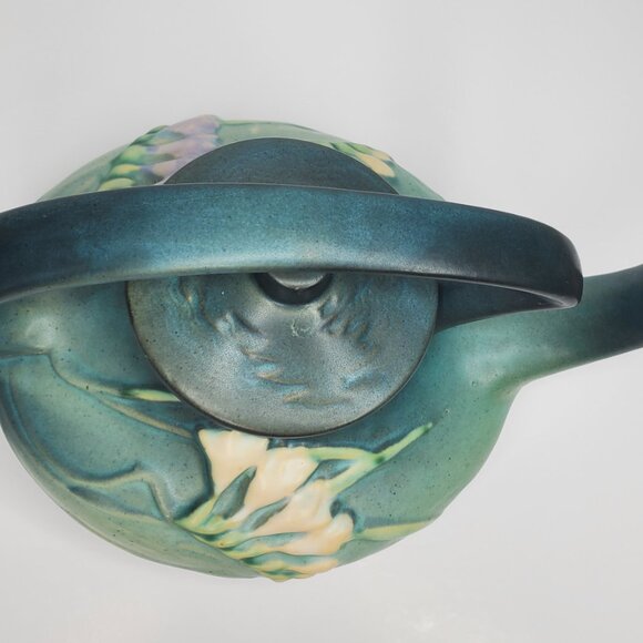 Vintage Roseville Freesia Teapot – 1940s Green Glaze Art Pottery - Picture 4 of 10